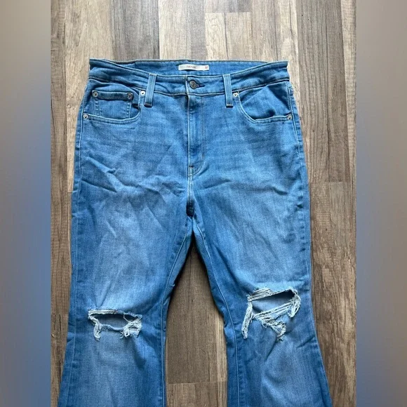 Levi’s Woman’s Medium Wash Sturdy Western Distressed 726 Flare Jeans Size 32 - Picture 2 of 12